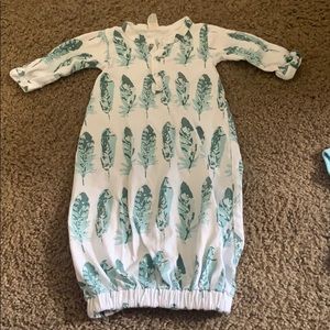 Kate Quinn baby gown good condition 0-3m